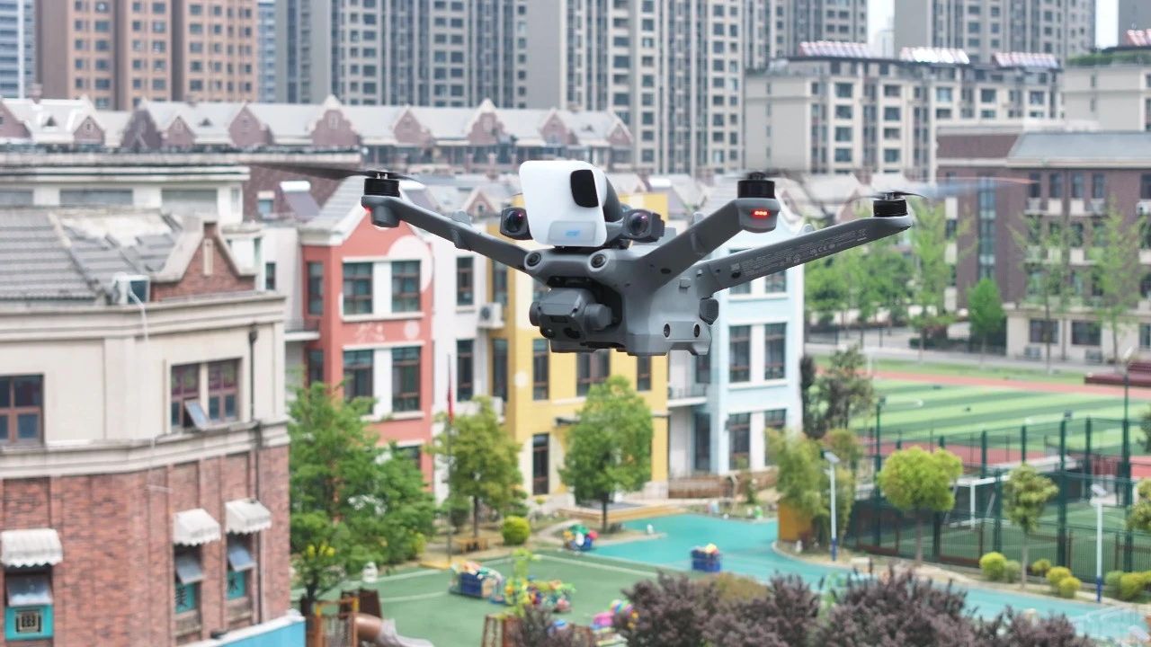 無(wú)人機高空喊話(huà)助力城市流動(dòng)攤販高效管理