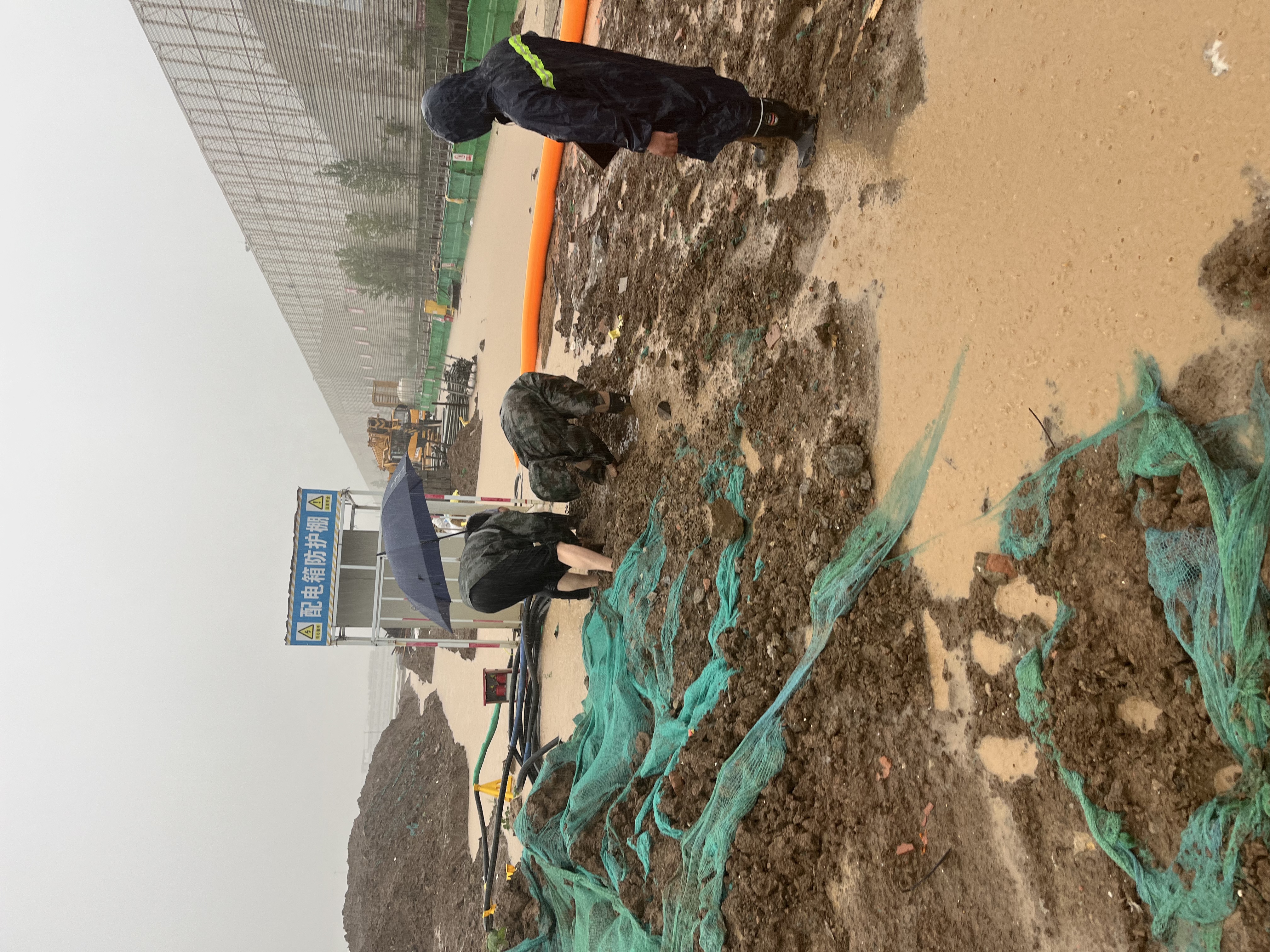 建設管理公司全力筑牢汛期“安全堤壩”